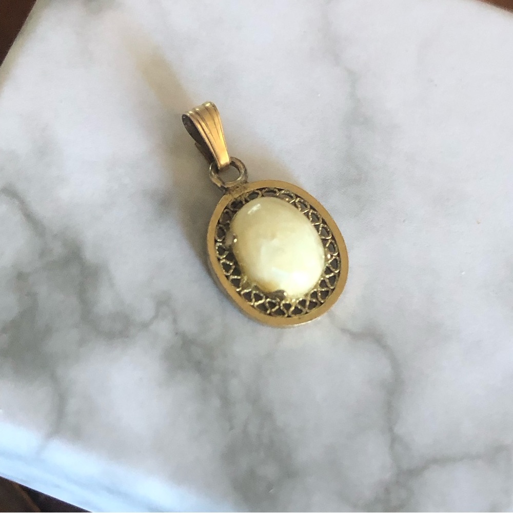 Vintage genuine opal 12kt gold filled setting pendant on chain necklace